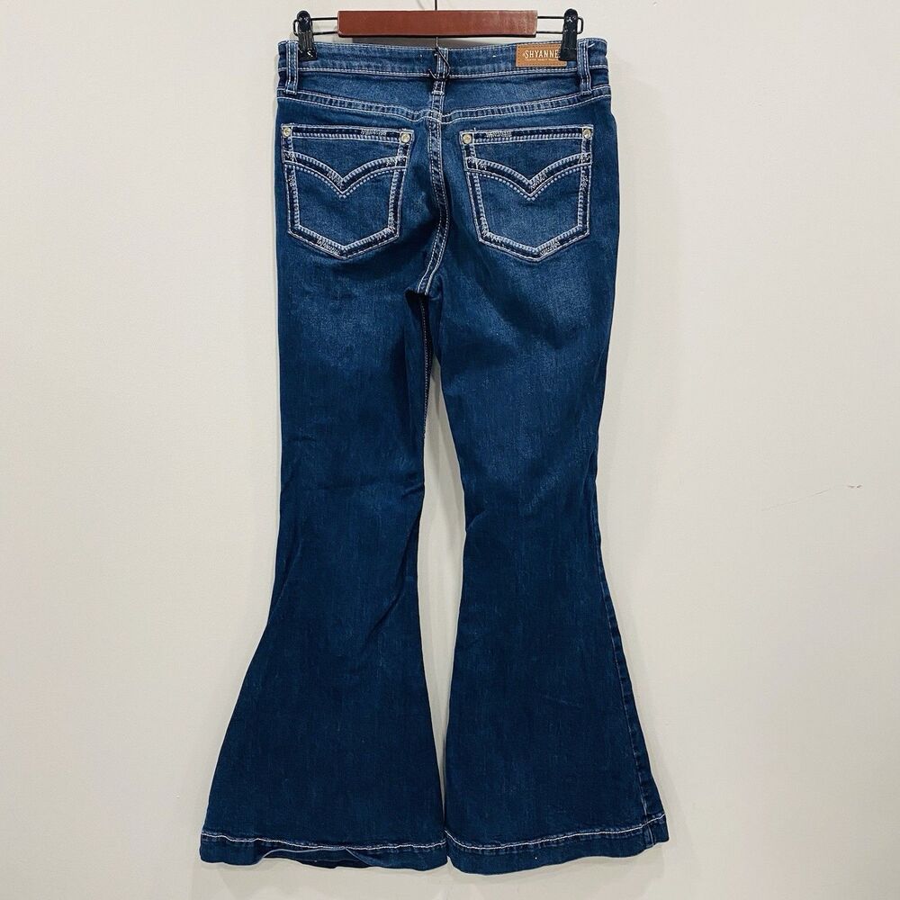 SHYANNE 29x32 Mid Rise Dark Wash Flare Jeans Western Cowgirl Thick Stitch Short